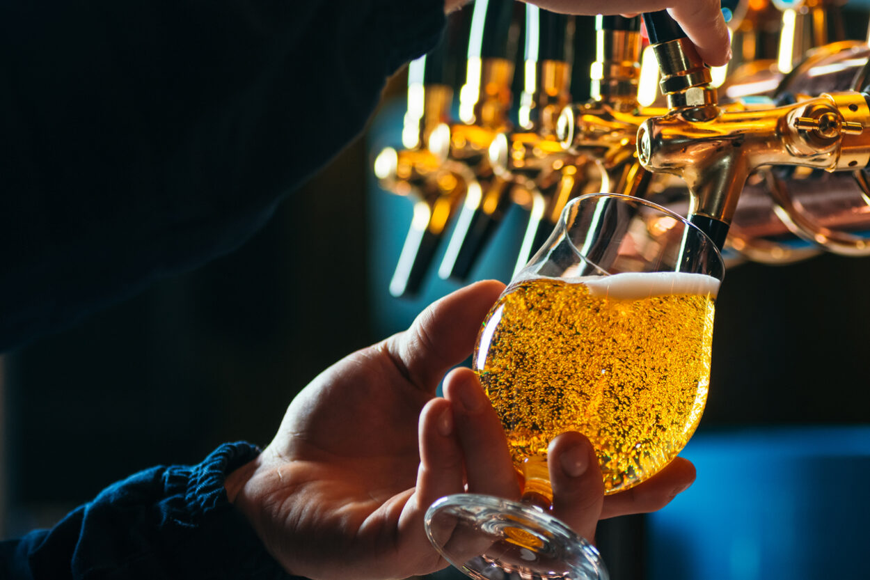 Why does draft beer taste better, well let's look at draft beer facts